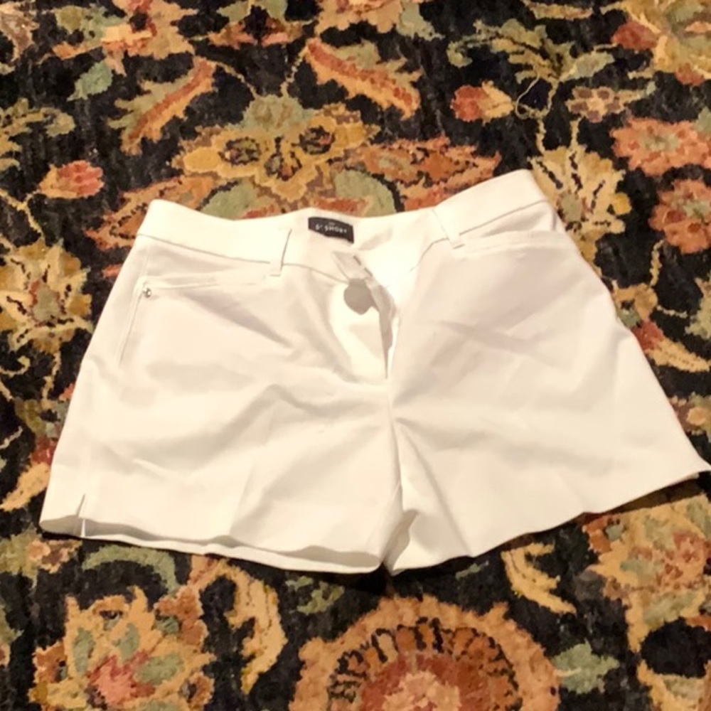 White house black market coastal short